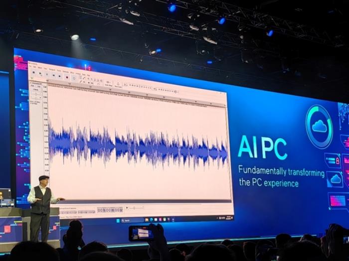 AI PC时代大幕拉开！执牛耳者 还看Intel